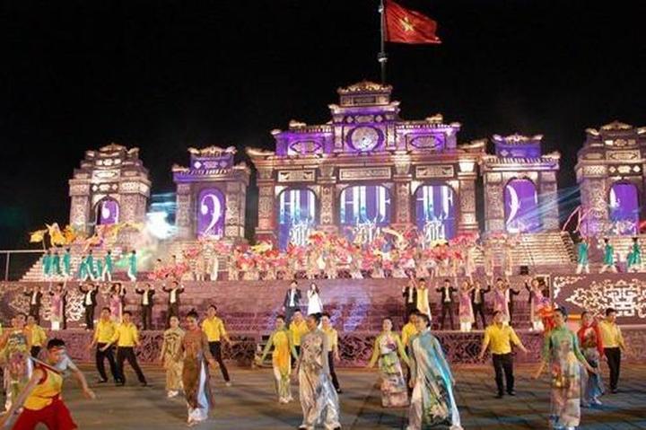 Huang Yoyo: Shop này dựa trên thiết kế basic, nhưng lại trẻ trung và phong cách.